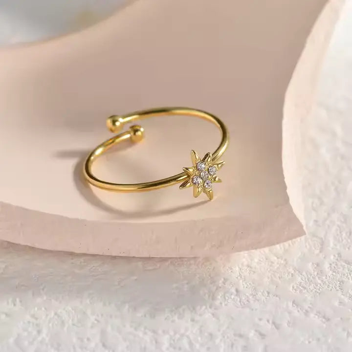 Ilaa Minimal Flower ring- 18K Gold Anti-Tarnish