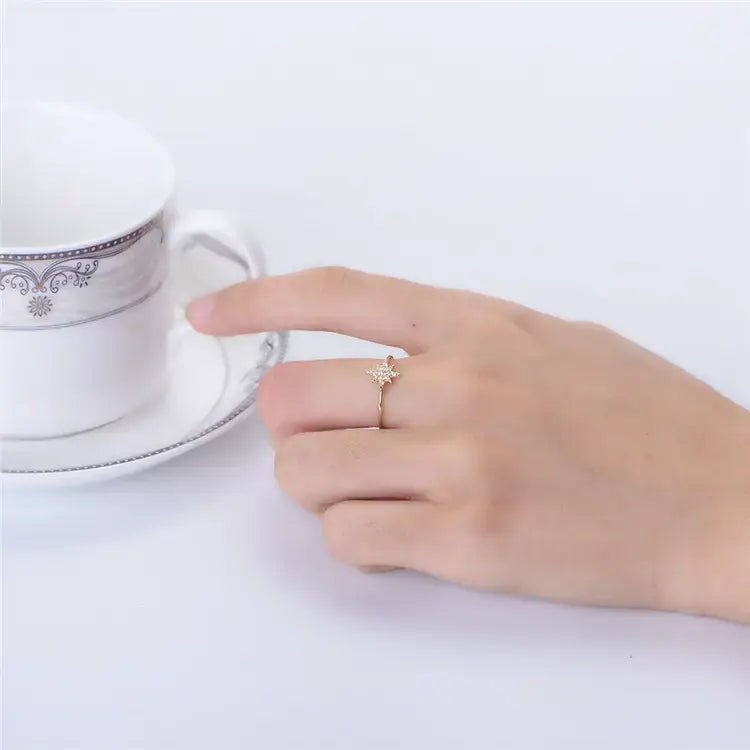 Ilaa Minimal Flower ring- 18K Gold Anti-Tarnish
