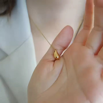 Jamie Tear Pendant Necklace – 18K Gold Anti-Tarnish