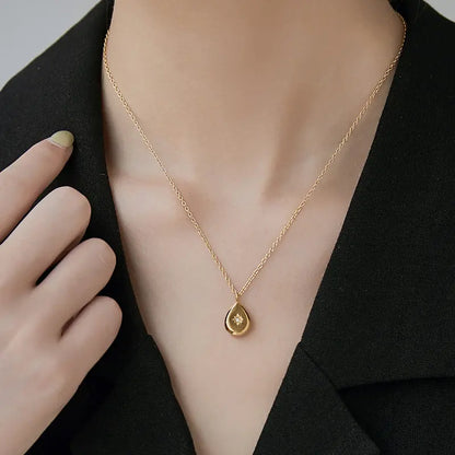 Hayden Teardrop Pendant – 18K Gold Anti-Tarnish