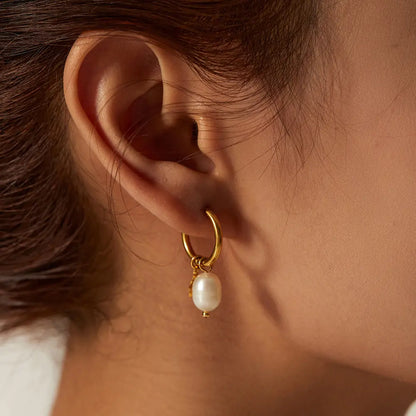 Anna Star Huggies - 18K Gold Anti-Tarnish