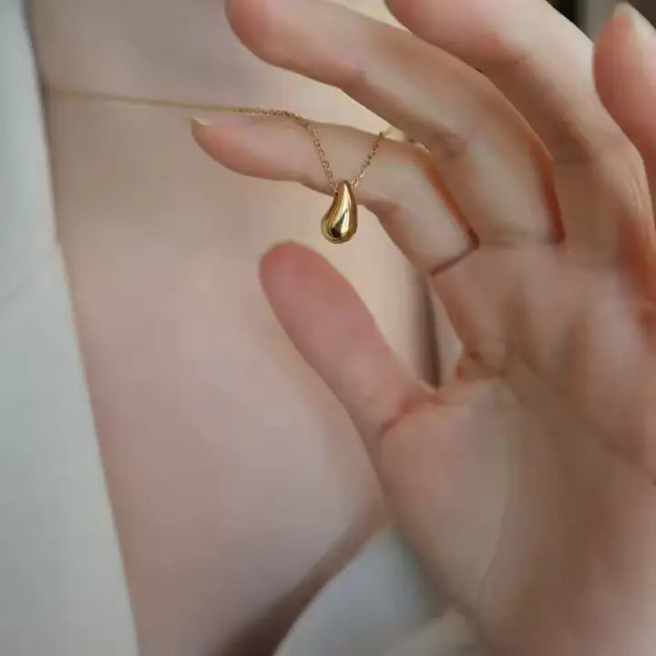 Jamie Tear Pendant Necklace – 18K Gold Anti-Tarnish