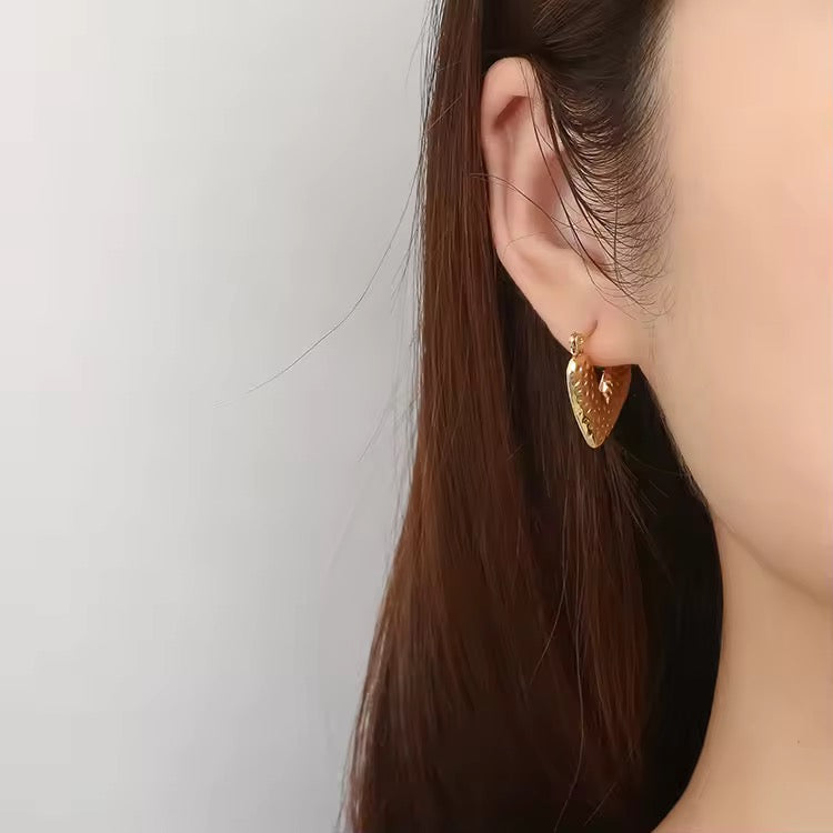 Calista Heart Hoop Earrings - 18K Gold Anti-Tarnish