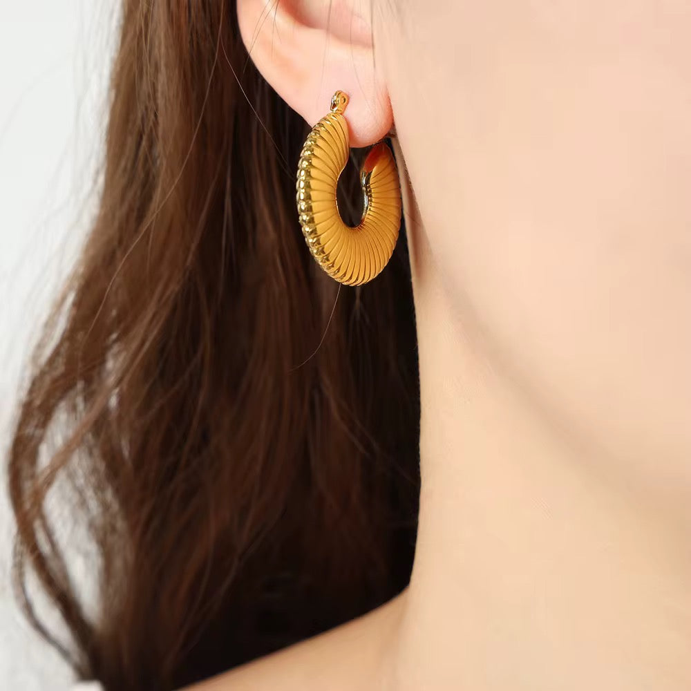 Sara Luxe Hoops - 18K Gold Anti-Tarnish