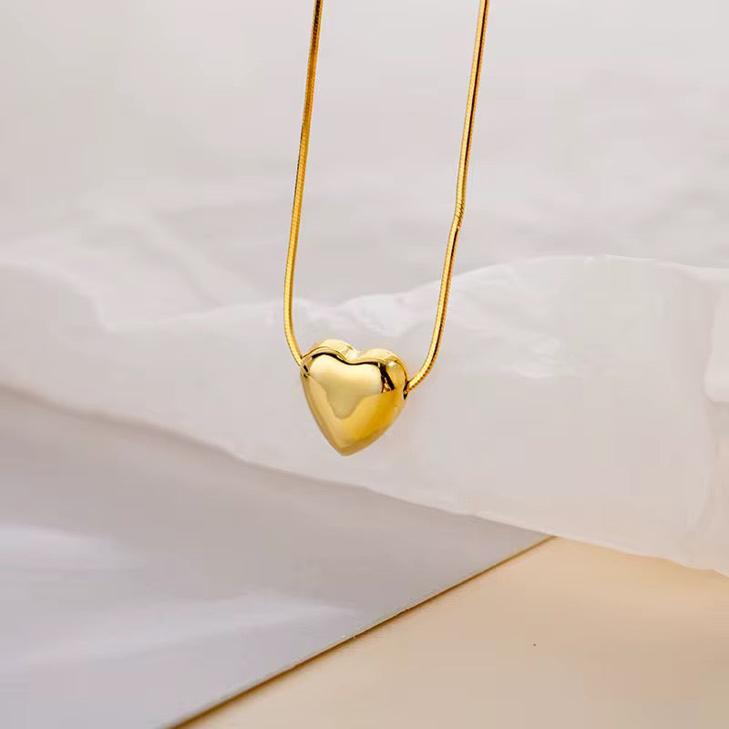 Sylvia Heart Necklace - 18K Gold Anti-Tarnish