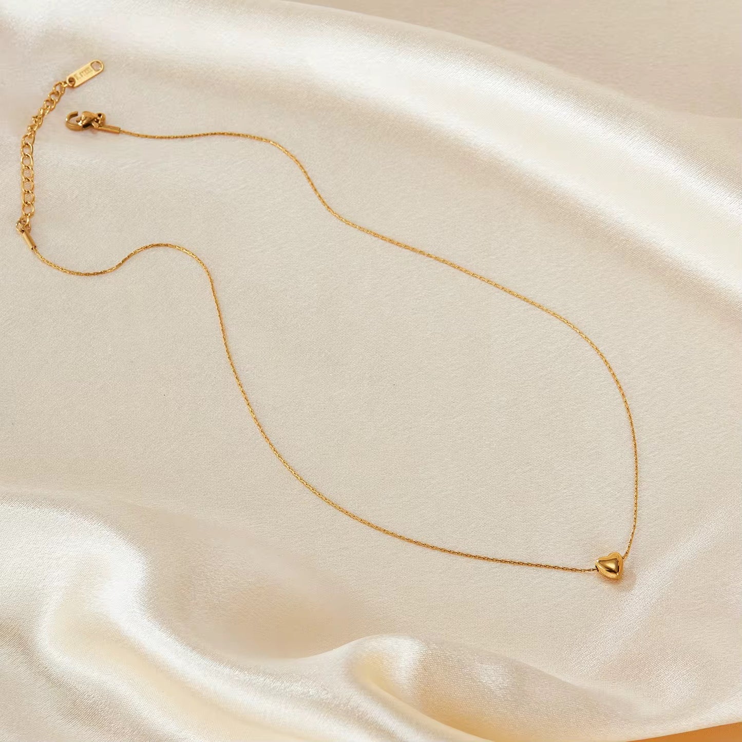 Sylvia Heart Necklace - 18K Gold Anti-Tarnish