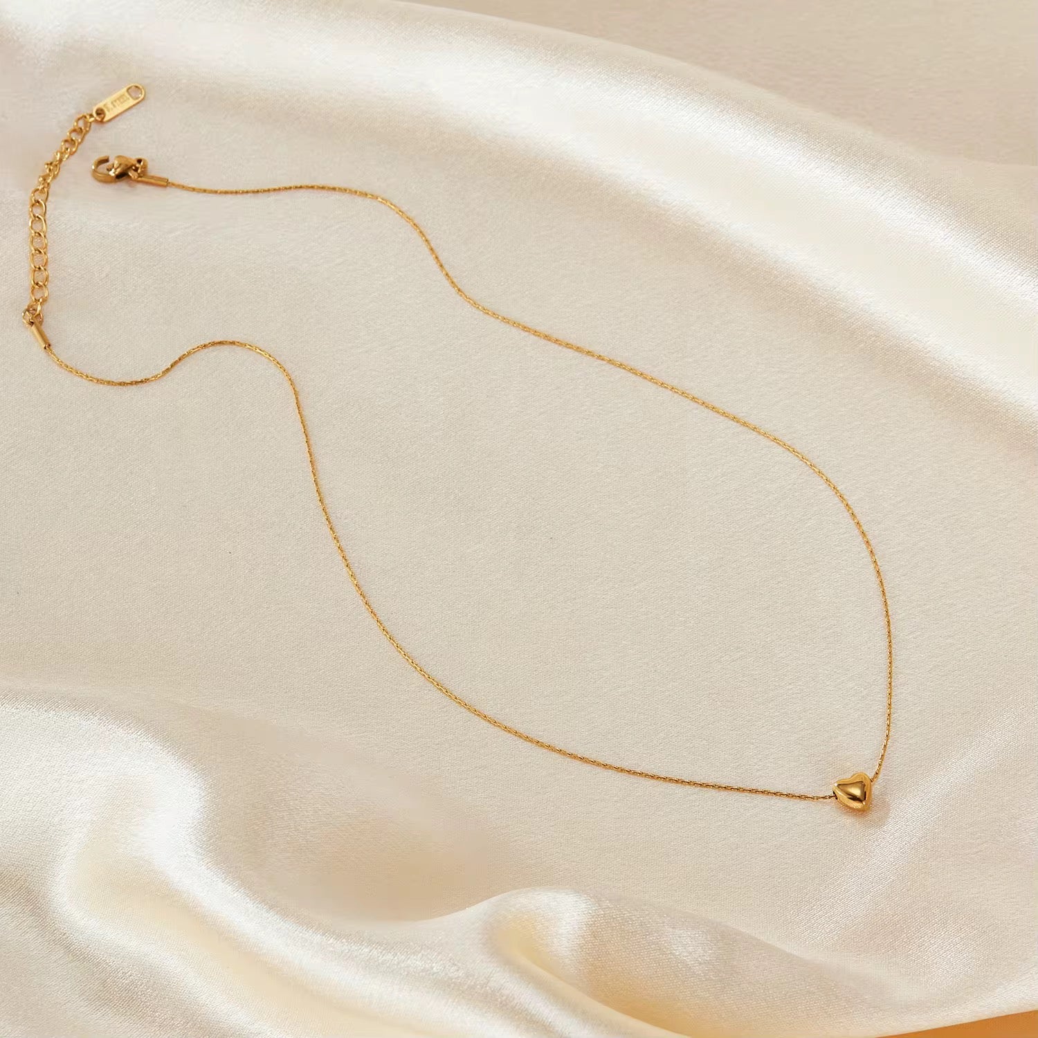 Sylvia Heart Necklace - 18K Gold Anti-Tarnish