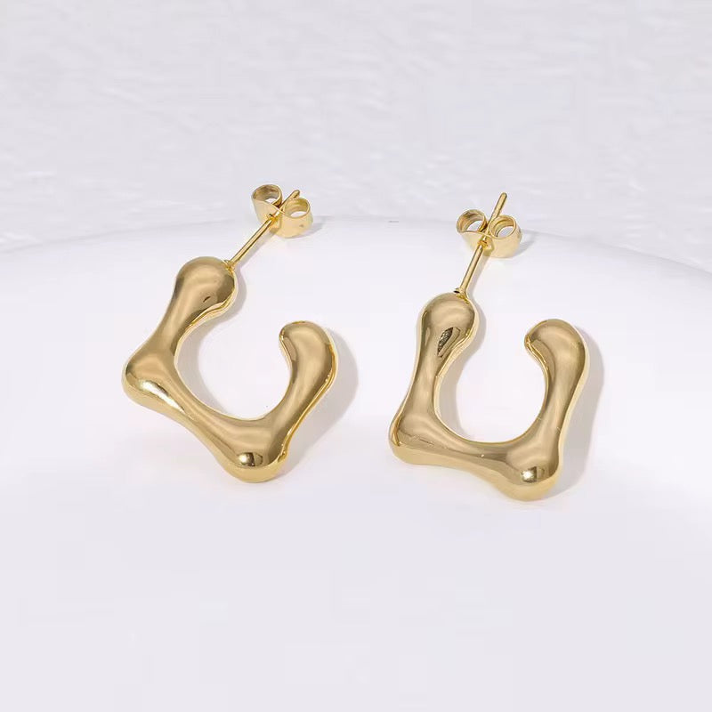 Eliza Crescent Earrings - 18K Gold Anti-Tarnish