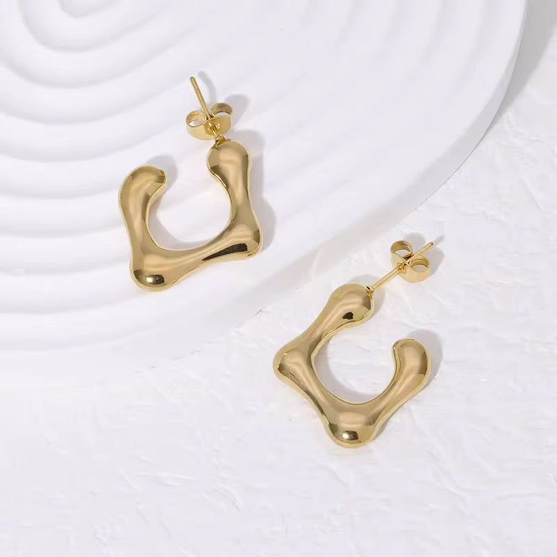 Eliza Crescent Earrings - 18K Gold Anti-Tarnish