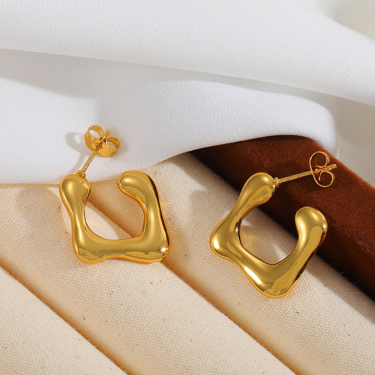 Eliza Crescent Earrings - 18K Gold Anti-Tarnish