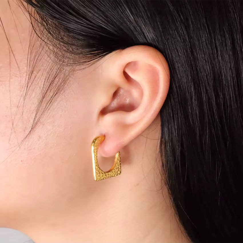 Celeste Luxe Hoop Earrings - 18K Gold Anti-Tarnish