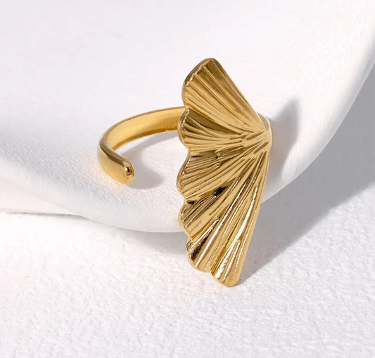 Nika Leaf Ring - 18K Gold Anti-Tarnish