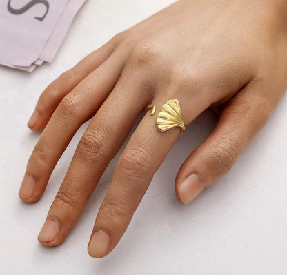 Nika Leaf Ring - 18K Gold Anti-Tarnish