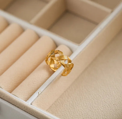 Lucy Woven Ring - 18K Gold Anti-Tarnish