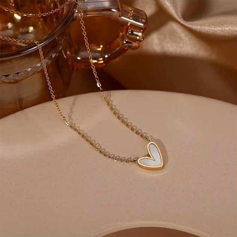 Lily Heart Necklace - 18K Gold Anti-Tarnish