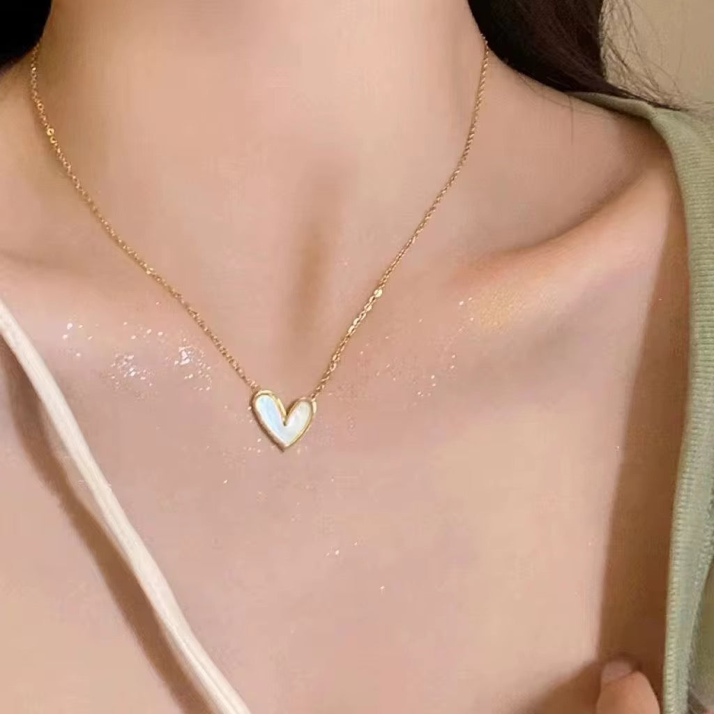 Lily Heart Necklace - 18K Gold Anti-Tarnish