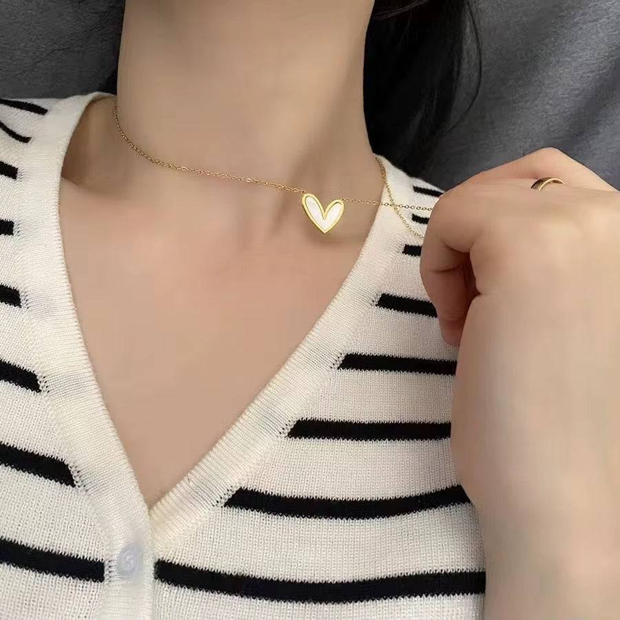 Lily Heart Necklace - 18K Gold Anti-Tarnish