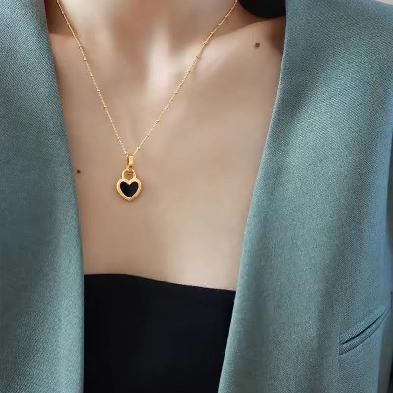 Daisy Noir Heart Necklace - 18K Gold Anti-Tarnish
