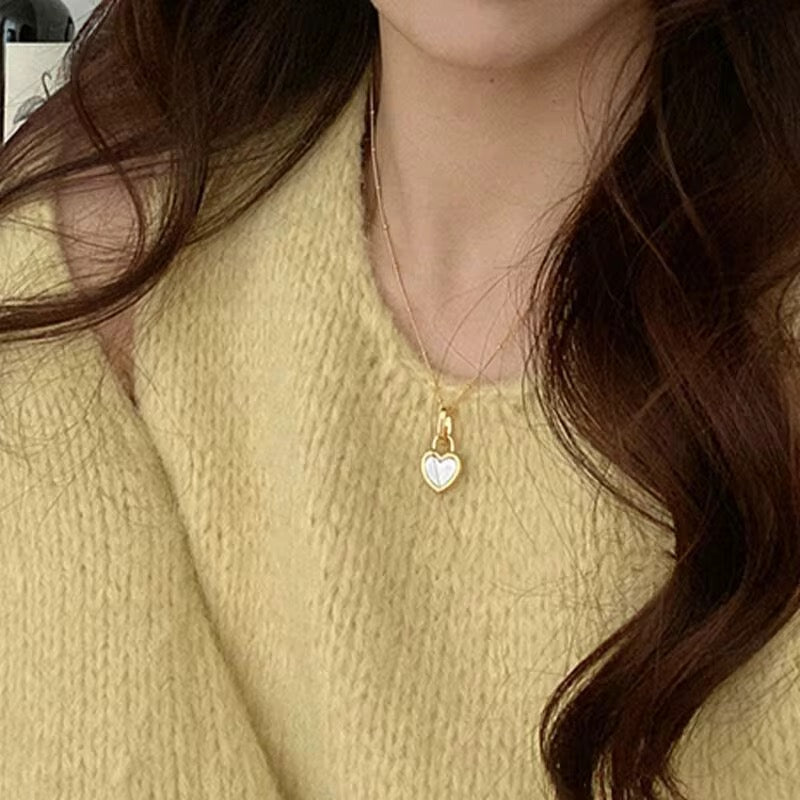 Daisy Noir Heart Necklace - 18K Gold Anti-Tarnish