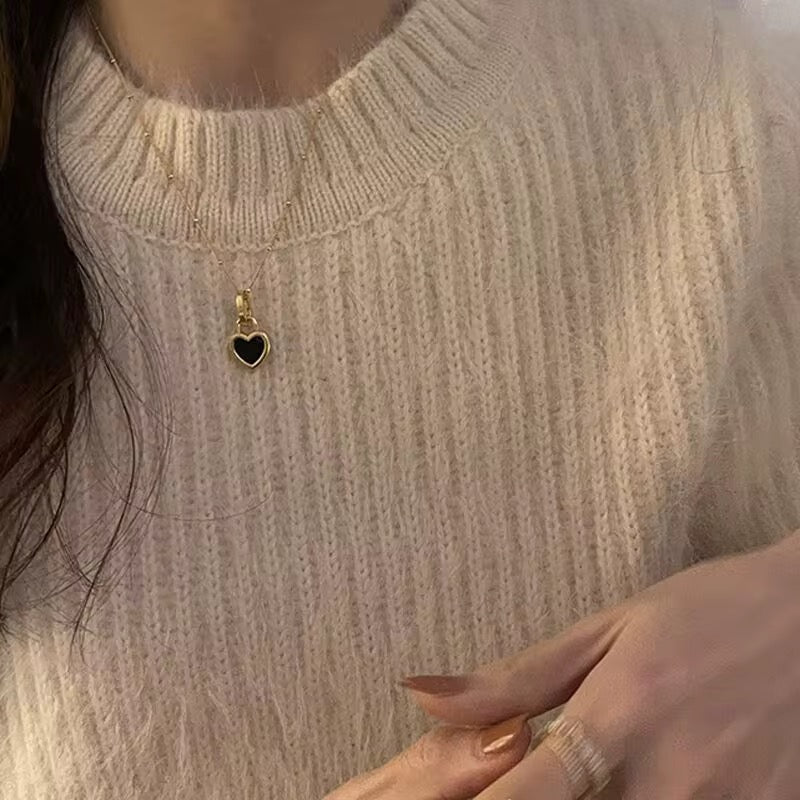 Daisy Noir Heart Necklace - 18K Gold Anti-Tarnish