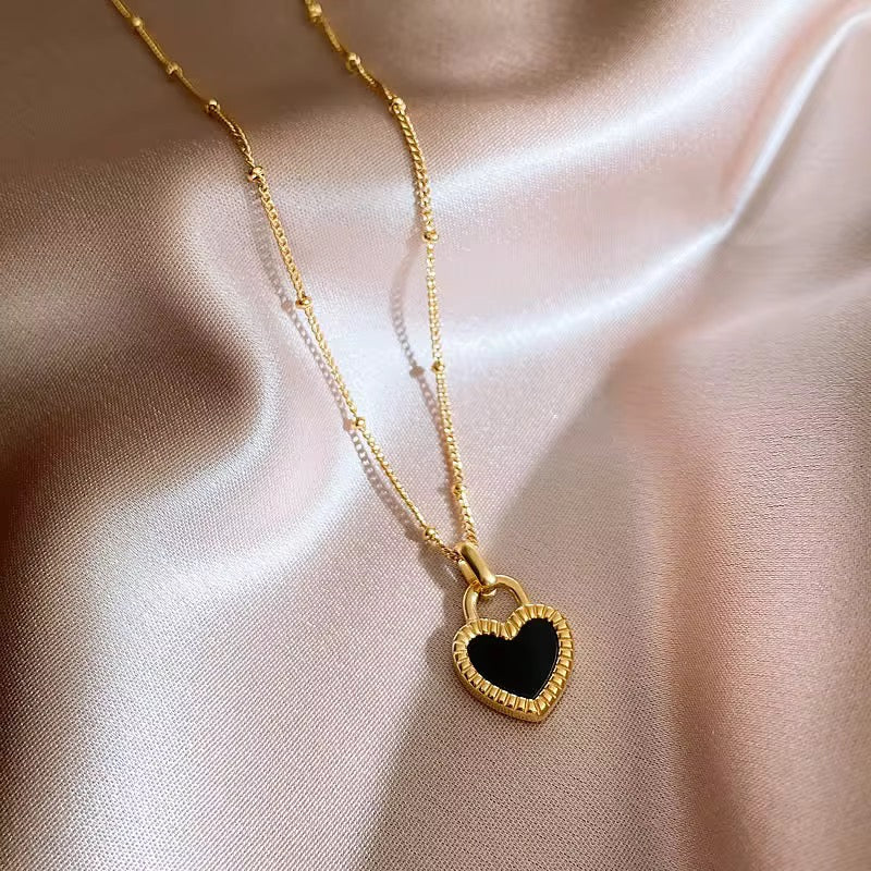 Daisy Noir Heart Necklace - 18K Gold Anti-Tarnish