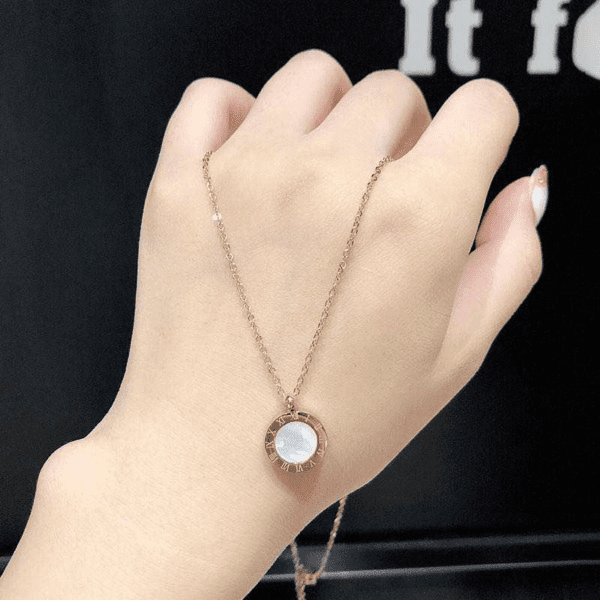 Zaria Dual-Sided Rose Necklace - 18K Gold Anti-Tarnish