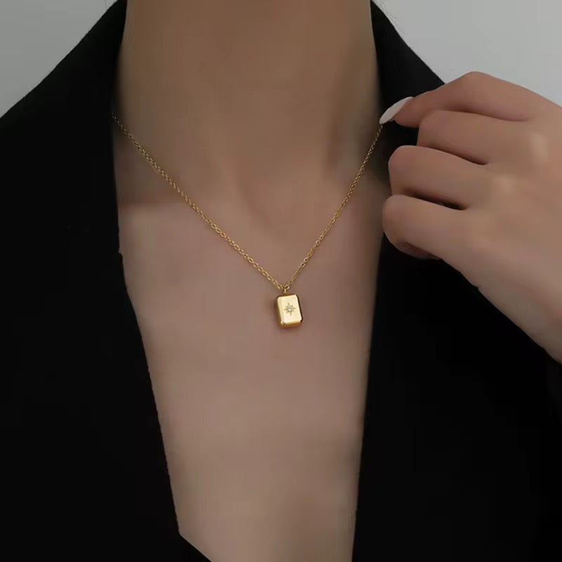 Elena Star Necklace - 18K Gold Anti-Tarnish