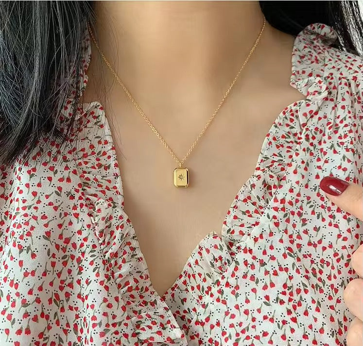 Elena Star Necklace - 18K Gold Anti-Tarnish