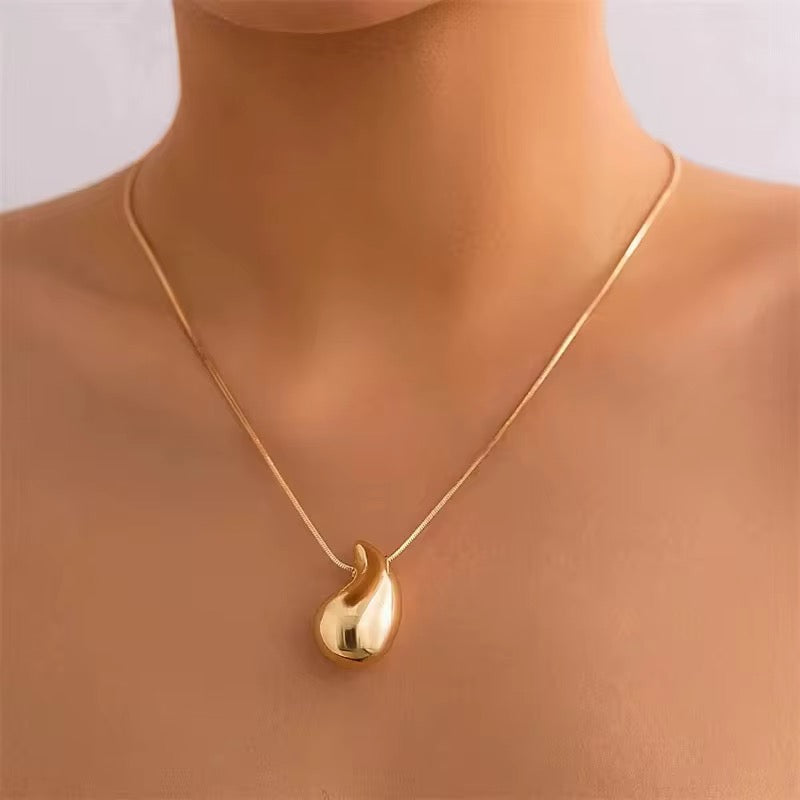 Sia Tear Drop Necklace - 18K Gold Anti-Tarnish