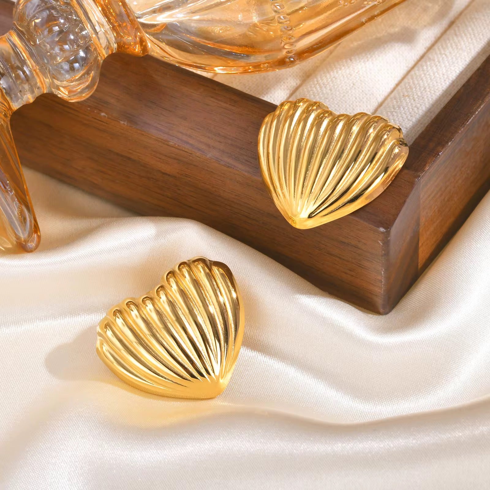 Layla Heart Stud Earrings - 18K Gold Anti-Tarnish