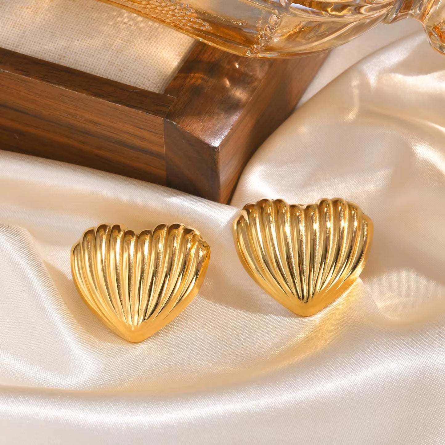 Layla Heart Stud Earrings - 18K Gold Anti-Tarnish