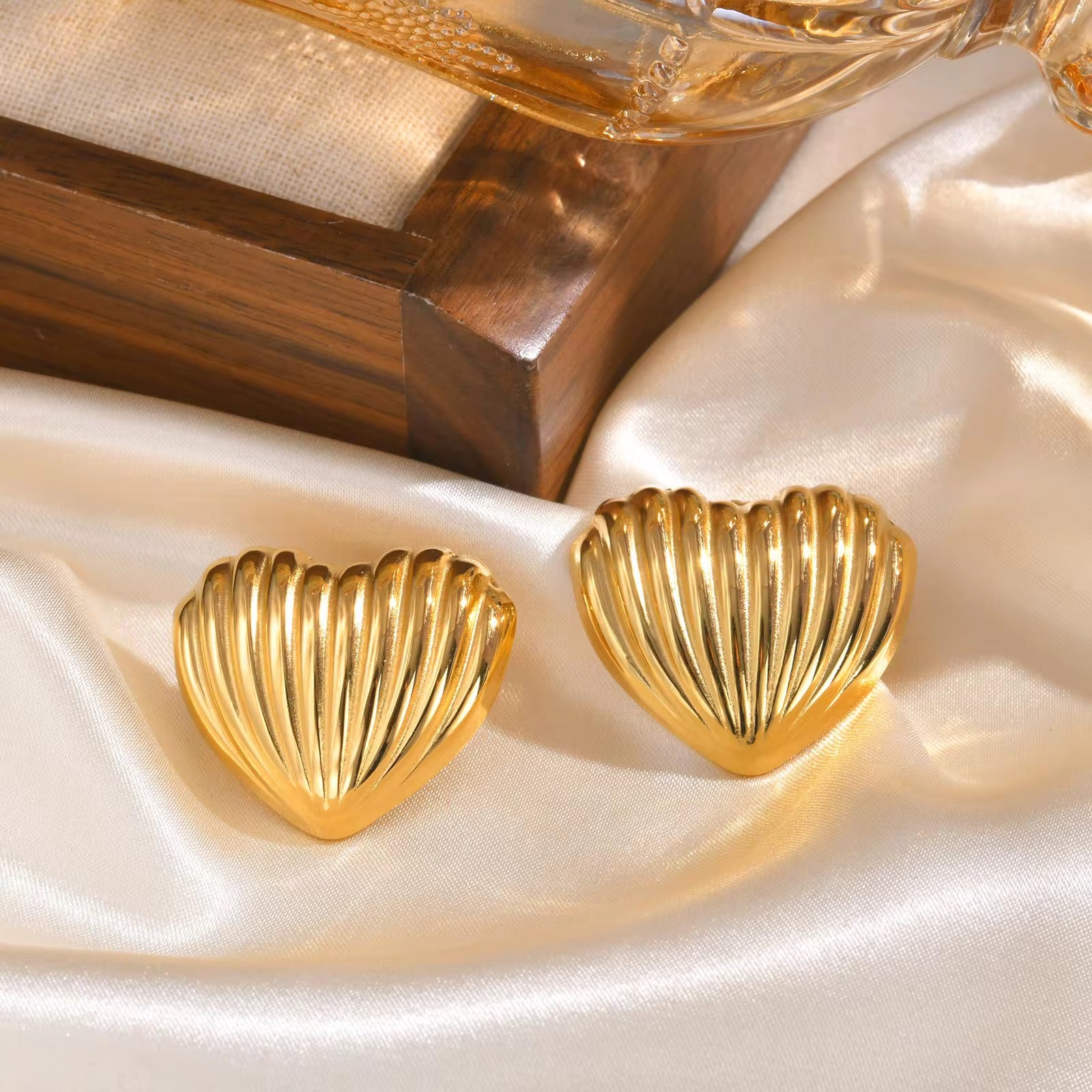 Layla Heart Stud Earrings - 18K Gold Anti-Tarnish