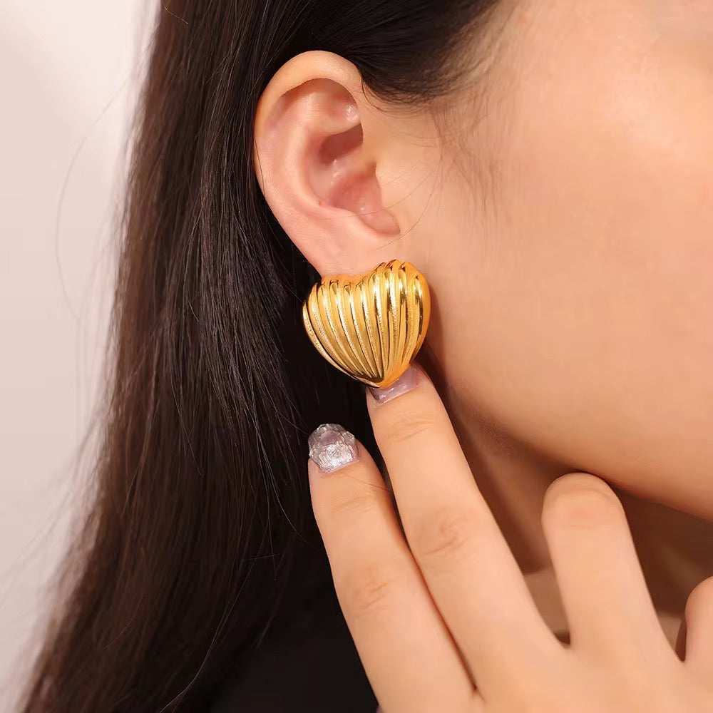 Layla Heart Stud Earrings - 18K Gold Anti-Tarnish