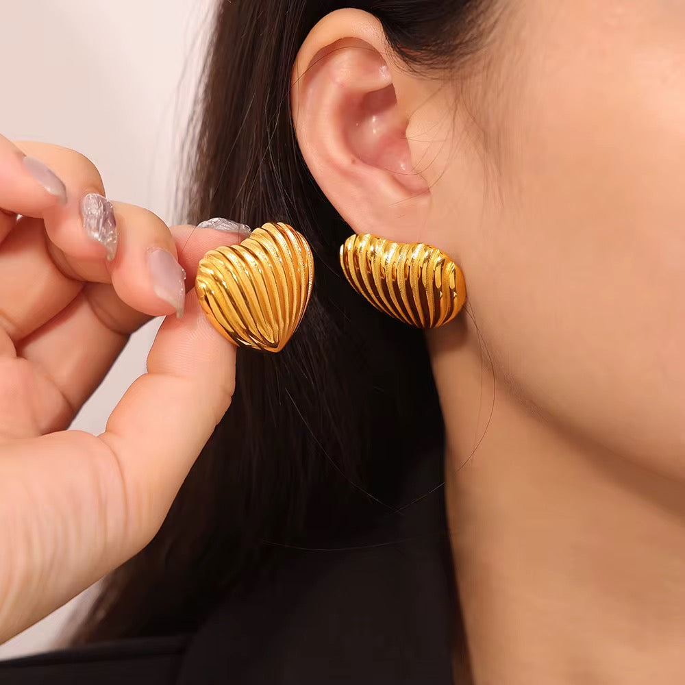 Layla Heart Stud Earrings - 18K Gold Anti-Tarnish