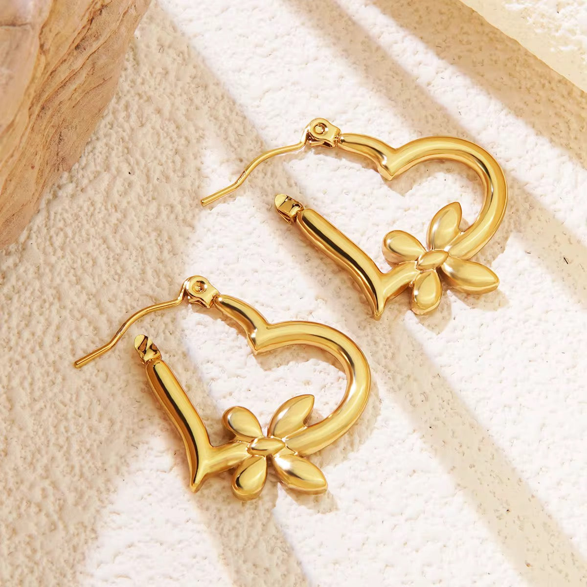 Kylie Amora Hoops – 18K Gold Anti-Tarnish