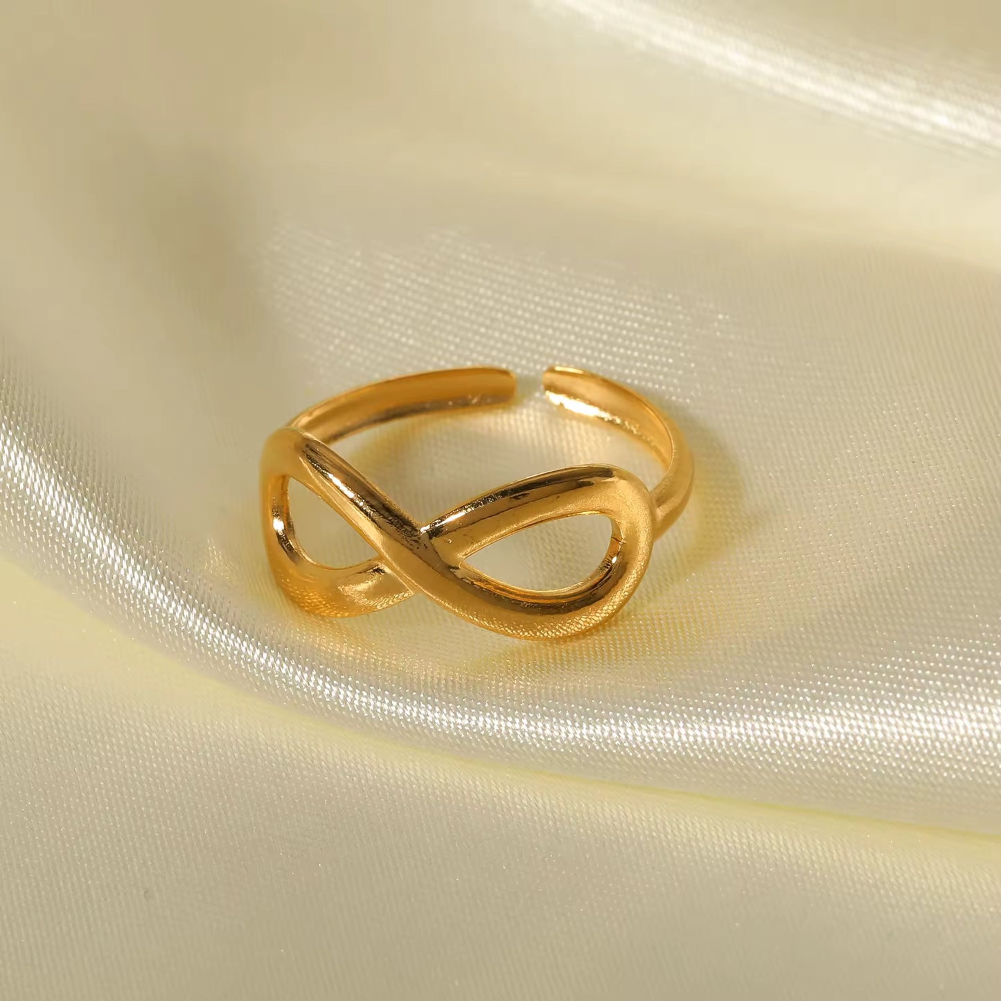 Riley Infinite - 18K Gold Anti-Tarnish Ring