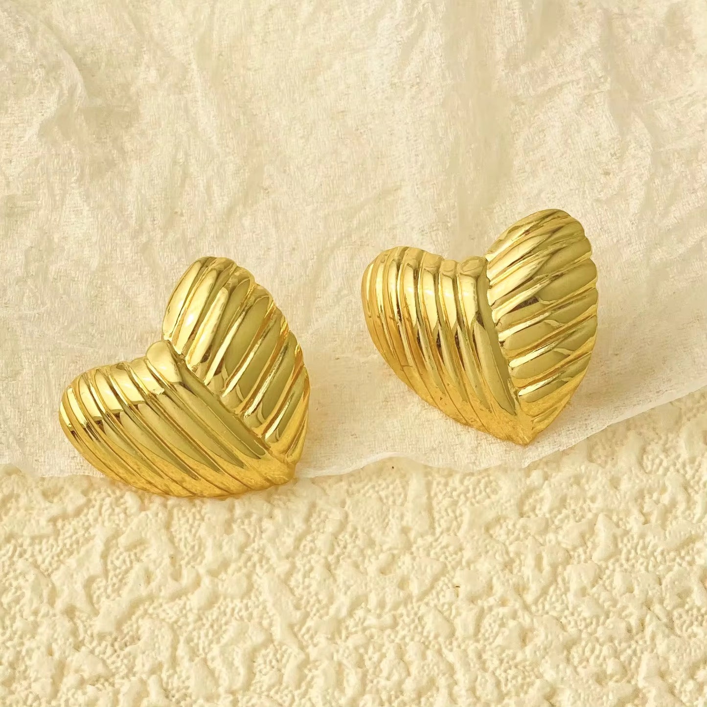 Poppy Heart earrings– 18K Gold Anti-Tarnish
