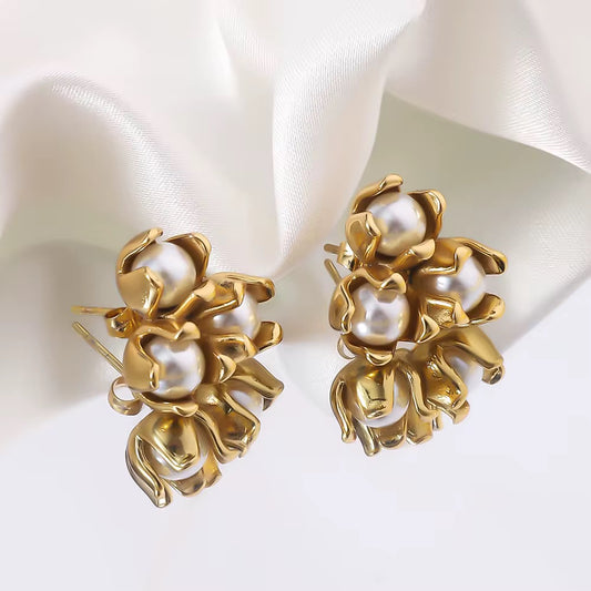 Nia Pearl Glow Studs – 18K Gold Anti-Tarnish
