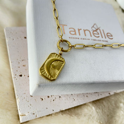 Reya Moon Charm Necklace – 18K Gold Anti-Tarnish