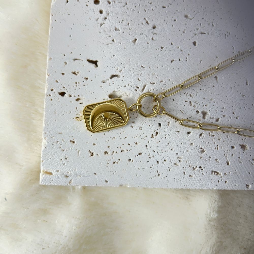 Reya Moon Charm Necklace – 18K Gold Anti-Tarnish