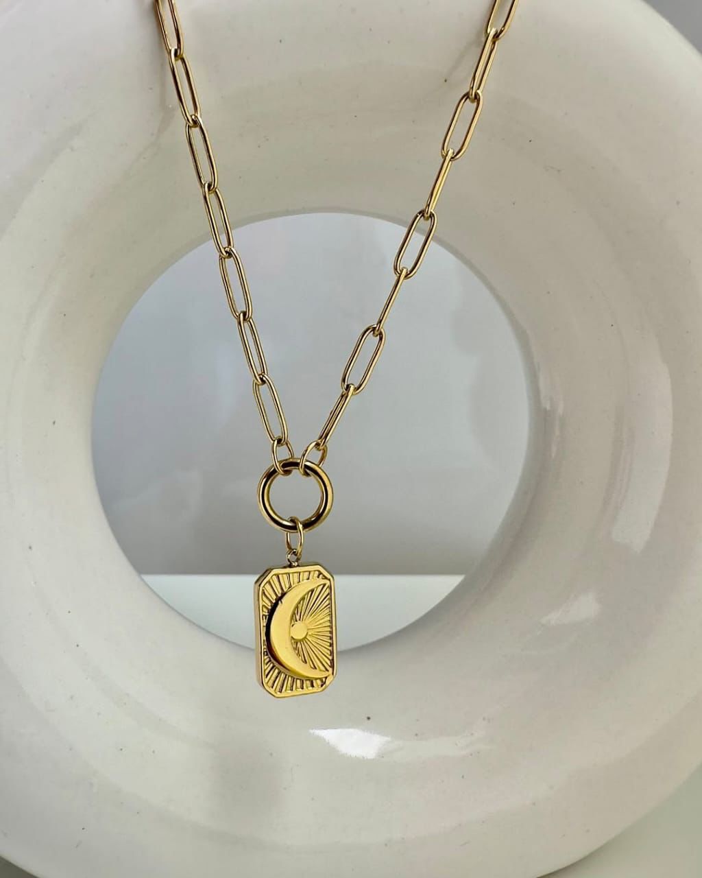 Reya Moon Charm Necklace – 18K Gold Anti-Tarnish