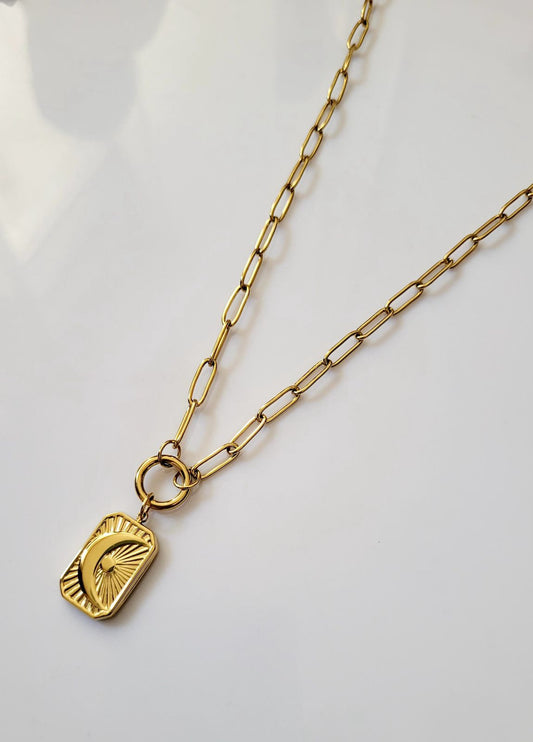 Reya Moon Charm Necklace – 18K Gold Anti-Tarnish