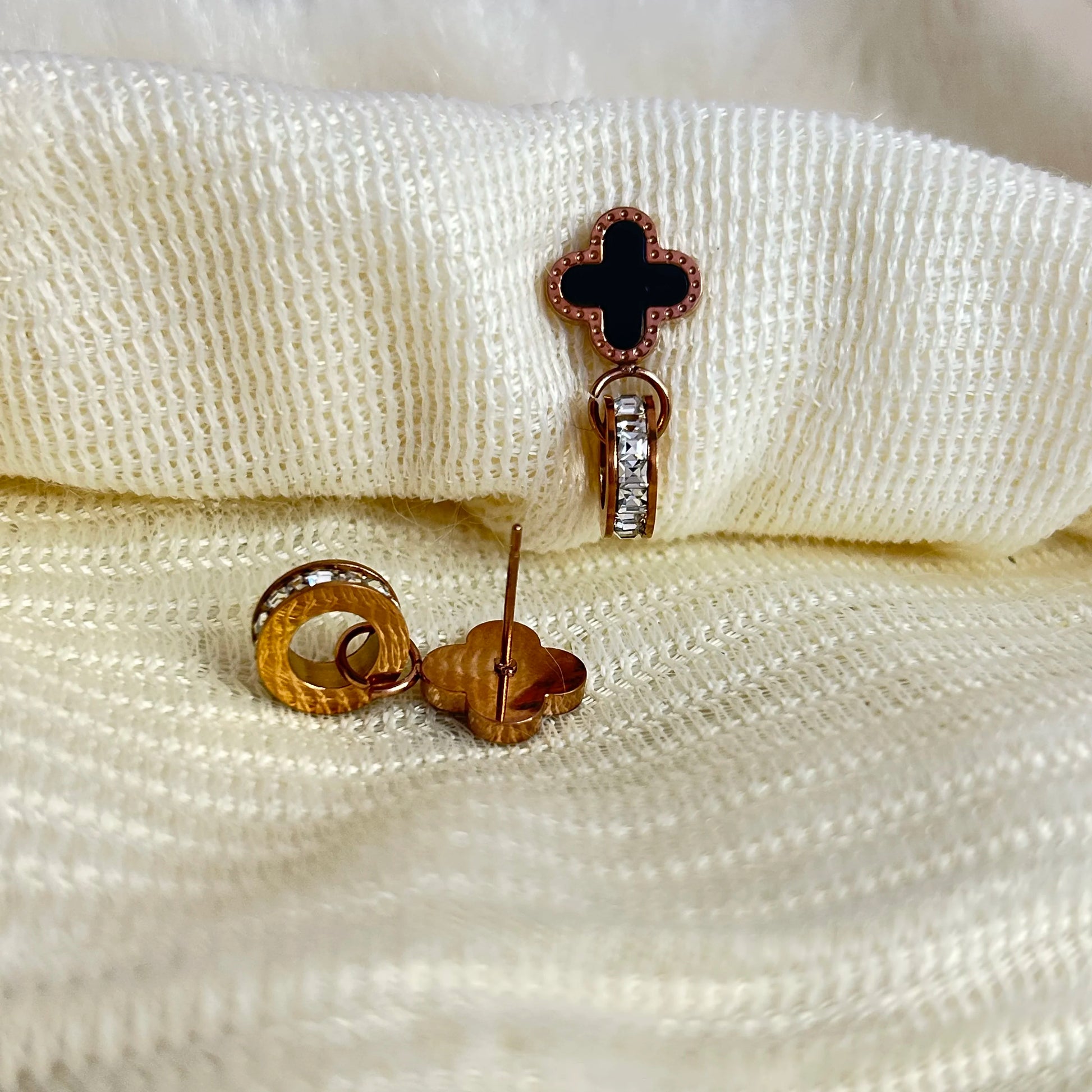 Sara Rose Clover Stud Earrings - 18K Gold Anti-Tarnish