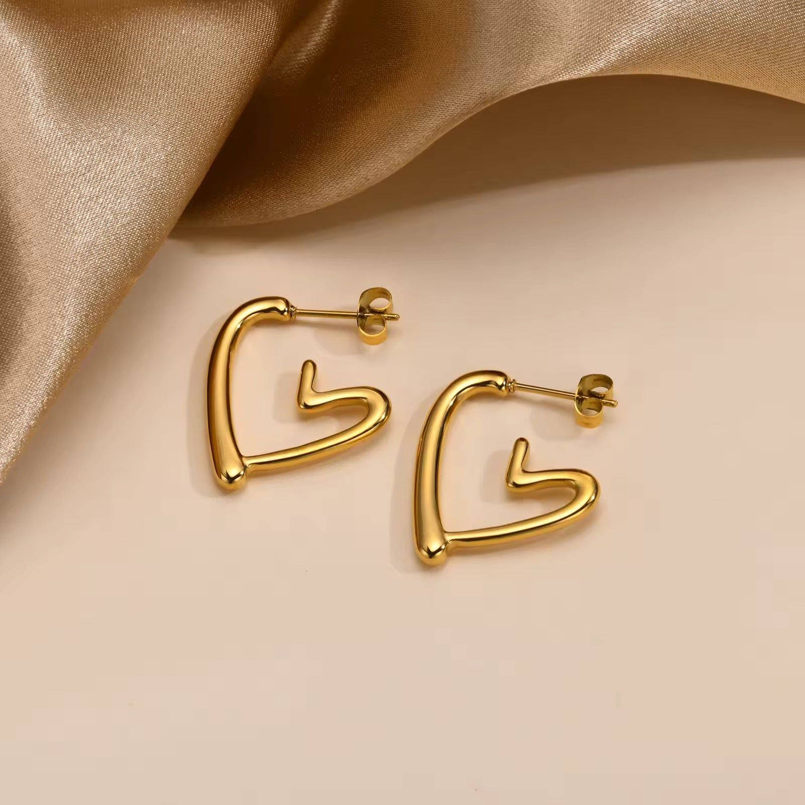 Kensley Heart-Shaped Earrings - 18K Gold Anti-Tarnish