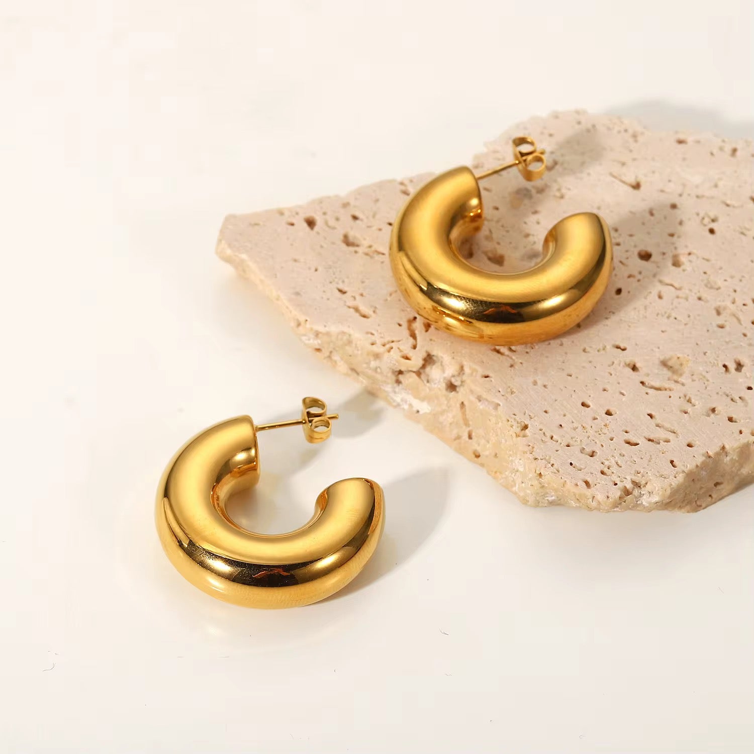 Kyla Hoop Earrings - 18K Gold Anti-Tarnish