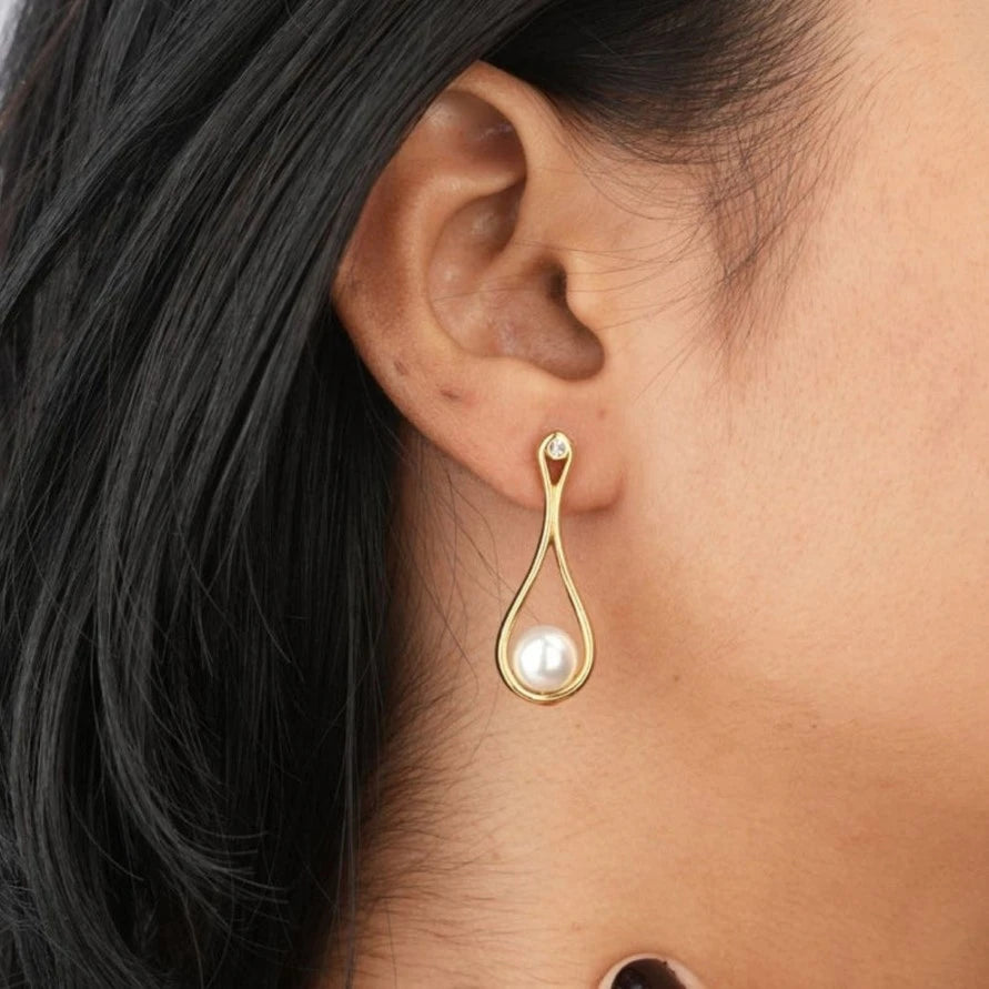 Kylee Pearl Drop Earrings – 18K Gold Anti-Tarnish