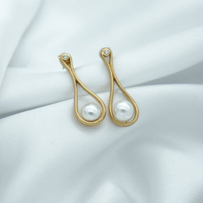 Kylee Pearl Drop Earrings – 18K Gold Anti-Tarnish