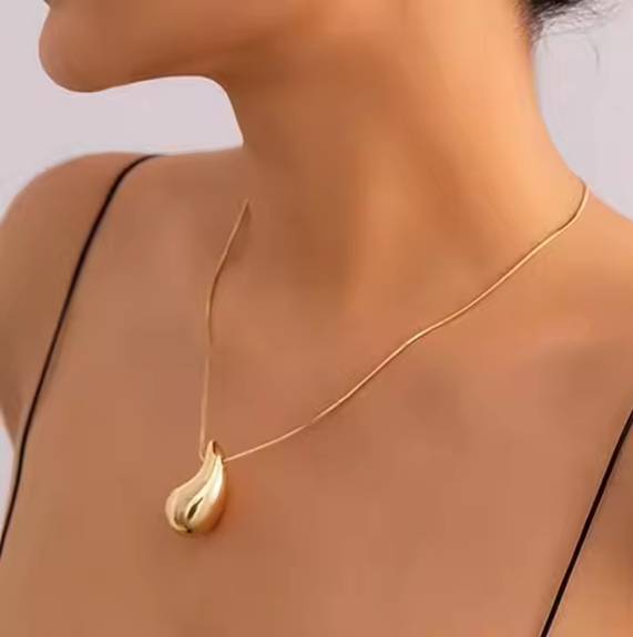 Sia Tear Drop Necklace - 18K Gold Anti-Tarnish