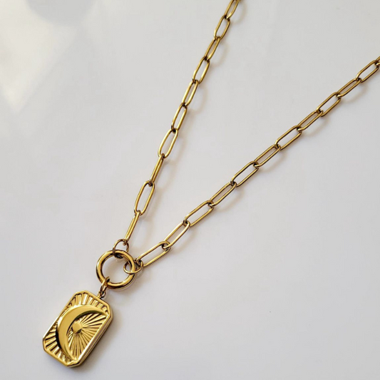 Reya Moon Charm Necklace – 18K Gold Anti-Tarnish