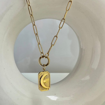Reya Moon Charm Necklace – 18K Gold Anti-Tarnish